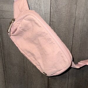 Lululemon Preowned Light Pink, Metal Zipper Crossbody Bag/Purse (Authentic)